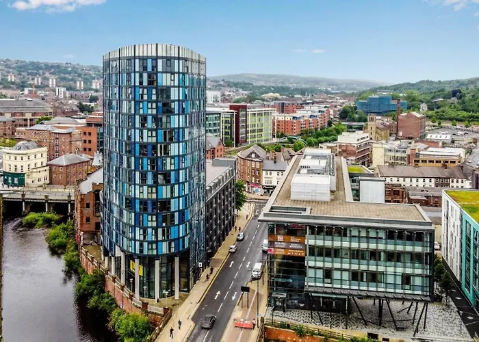 Chic Central, Relaxing, Restful, Retreat, Heated Floors, High Ceiling, Open Plan, City Centre, 1Br